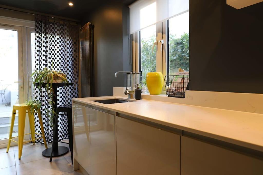 Вілла Stylish Townhouse 15 Mins To Laines & Seafront Brighton Екстер'єр фото